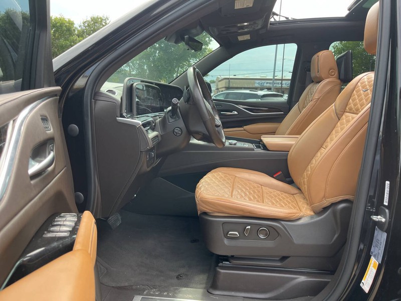 Cadillac Escalade ESV Vehicle Image 07