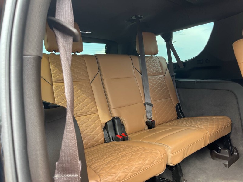 Cadillac Escalade ESV Vehicle Image 13
