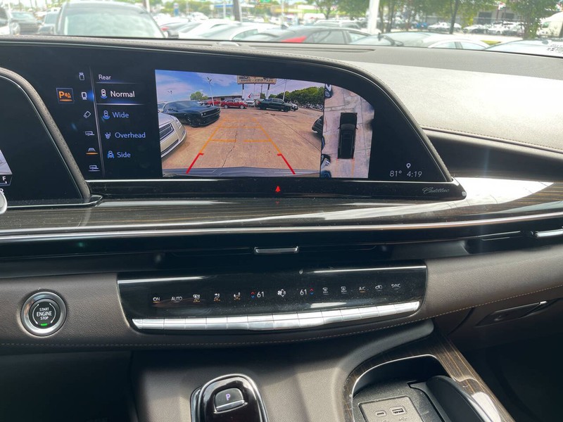 Cadillac Escalade ESV Vehicle Image 15