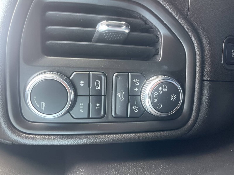 GMC Sierra 1500 Vehicle Image 14