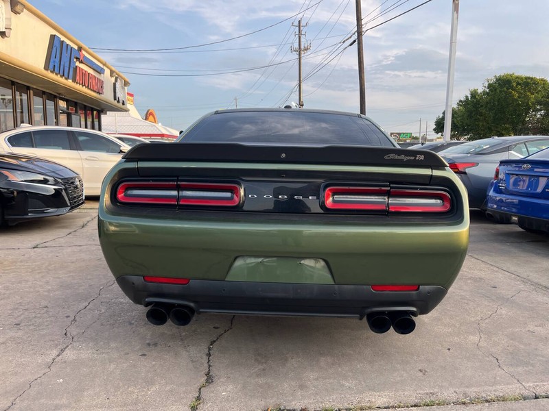 Dodge Challenger Vehicle Image 04