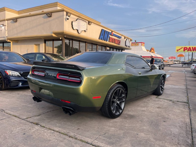 Dodge Challenger Vehicle Image 05