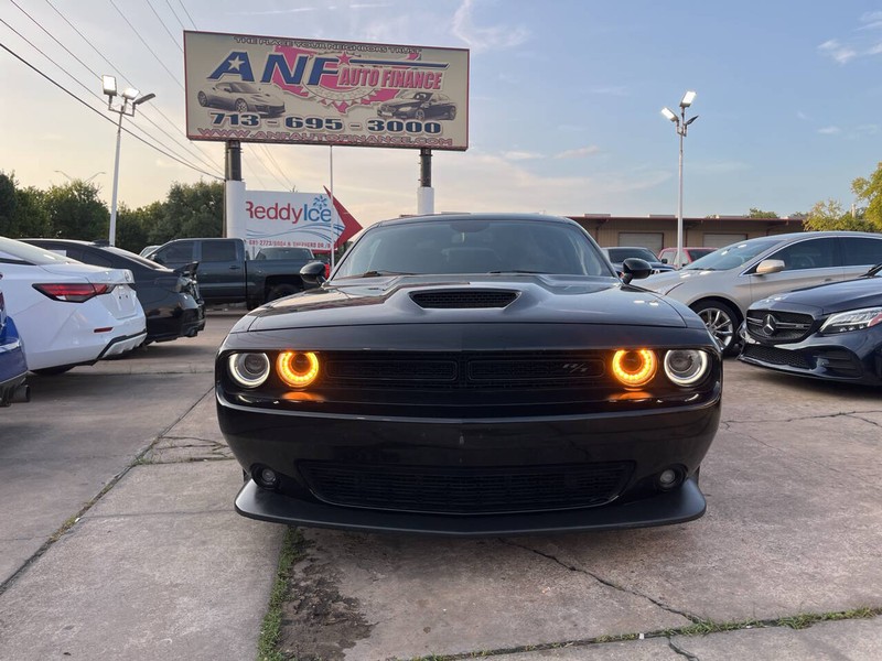 Dodge Challenger Vehicle Image 02