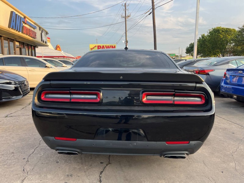 Dodge Challenger Vehicle Image 04