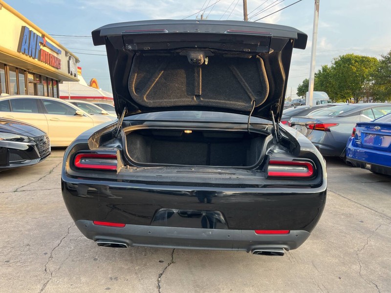 Dodge Challenger Vehicle Image 09