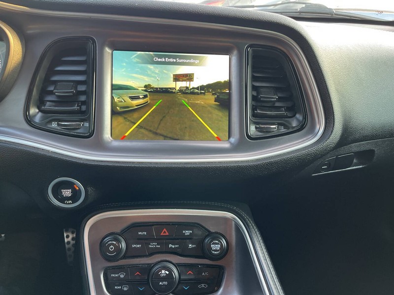 Dodge Challenger Vehicle Image 12