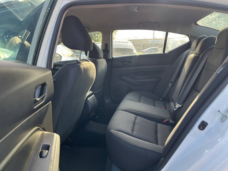 Nissan Altima Vehicle Image 08