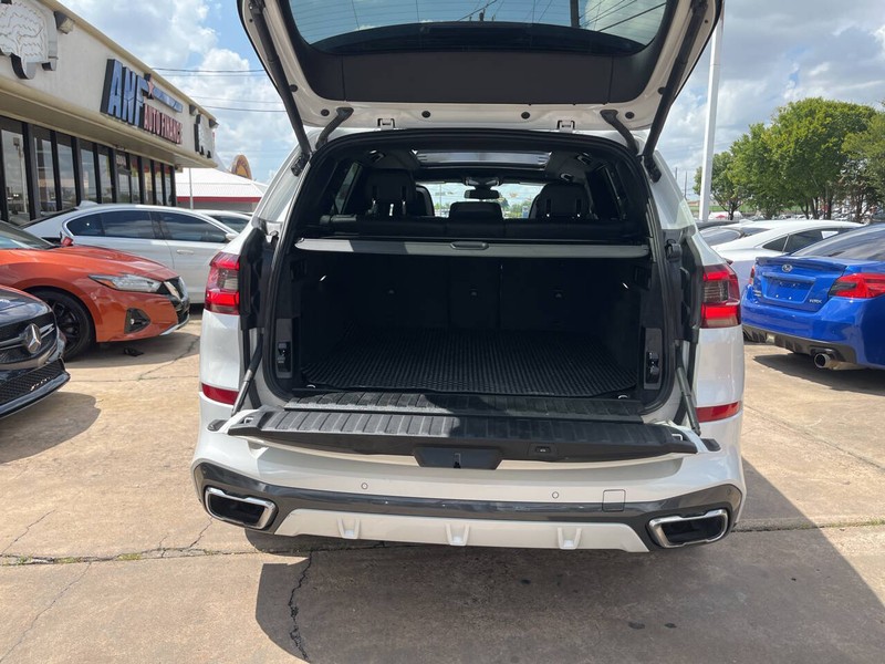 BMW X5 Vehicle Image 09