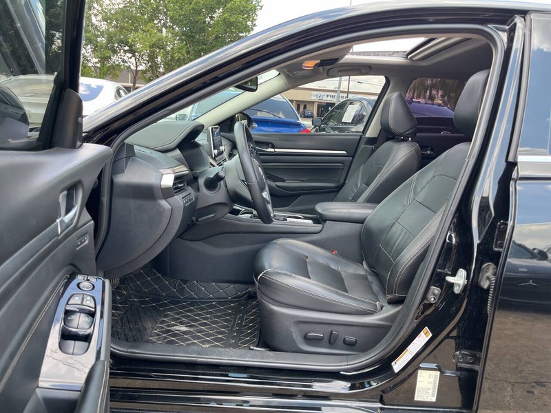 Nissan Altima Vehicle Image 07
