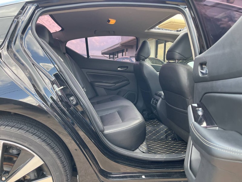 Nissan Altima Vehicle Image 10