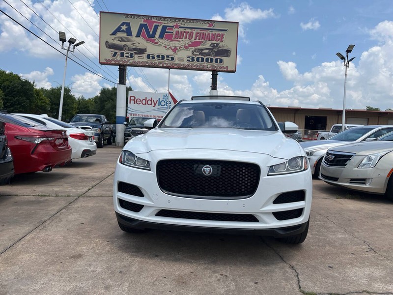 Jaguar F-PACE Vehicle Image 02