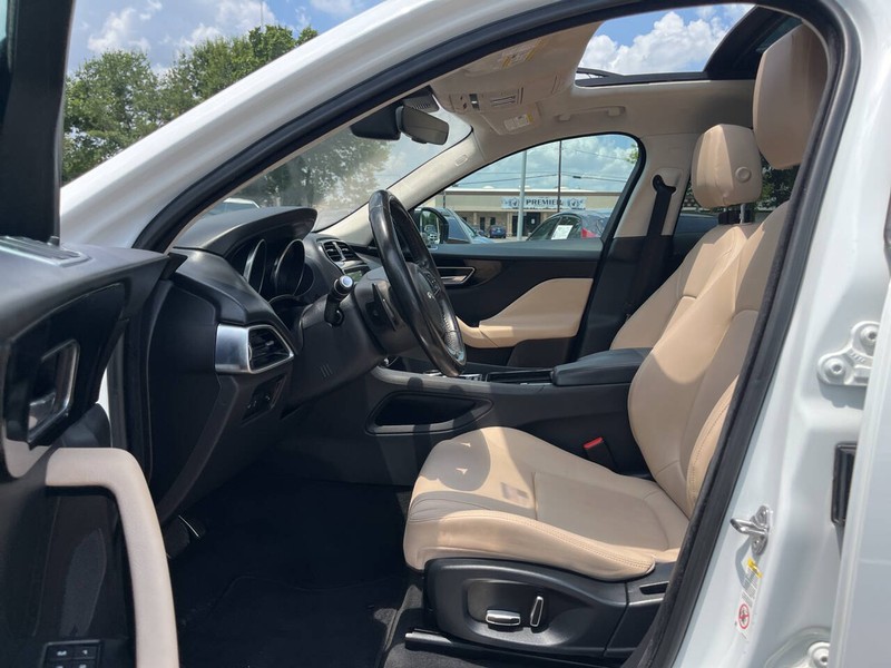 Jaguar F-PACE Vehicle Image 07