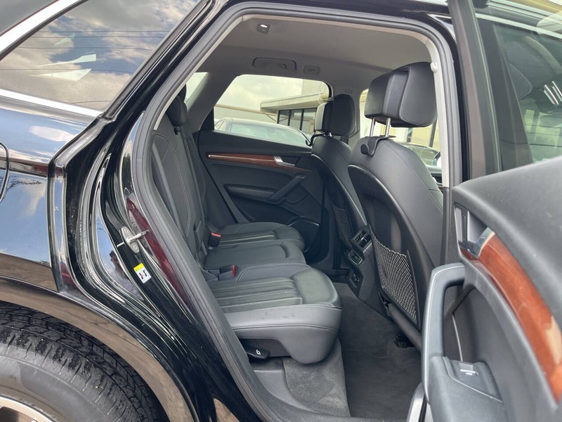 Audi Q5 Vehicle Image 10