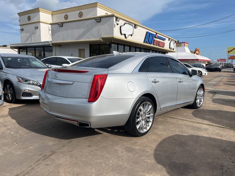 Cadillac XTS Vehicle Image 04