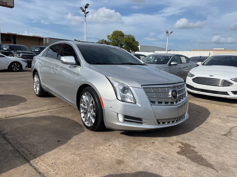 Cadillac XTS Vehicle Image 05