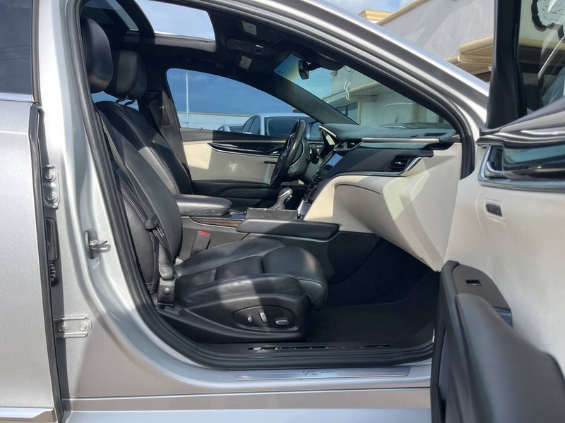 Cadillac XTS Vehicle Image 10