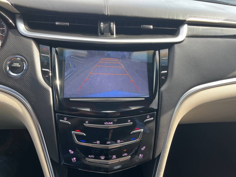 Cadillac XTS Vehicle Image 11