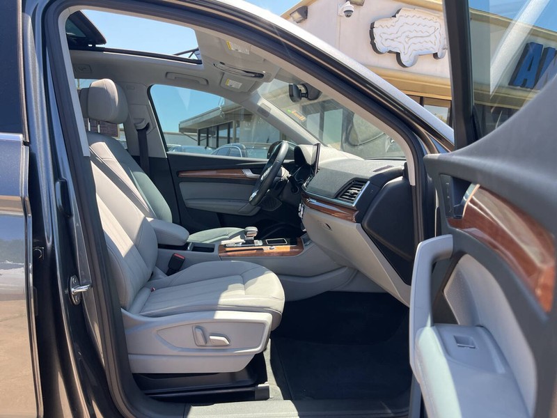 Audi Q5 Vehicle Image 10