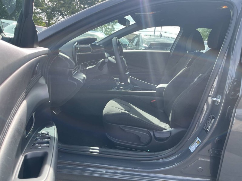 Hyundai Elantra Hybrid Vehicle Image 07