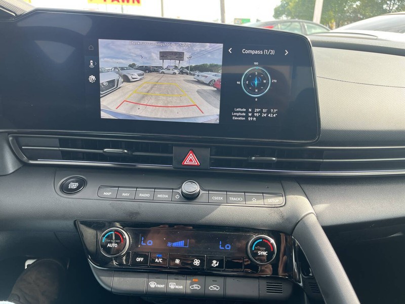 Hyundai Elantra Hybrid Vehicle Image 12