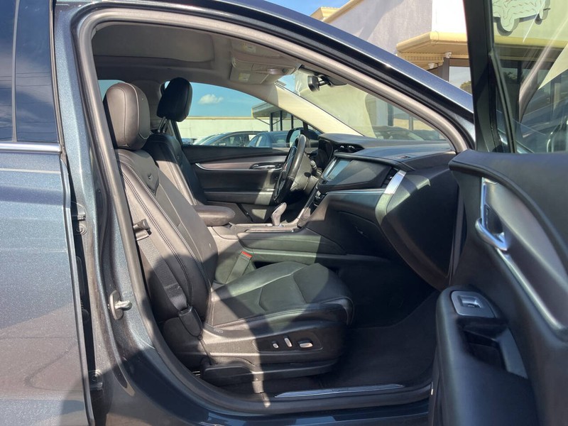 Cadillac XT5 Vehicle Image 11
