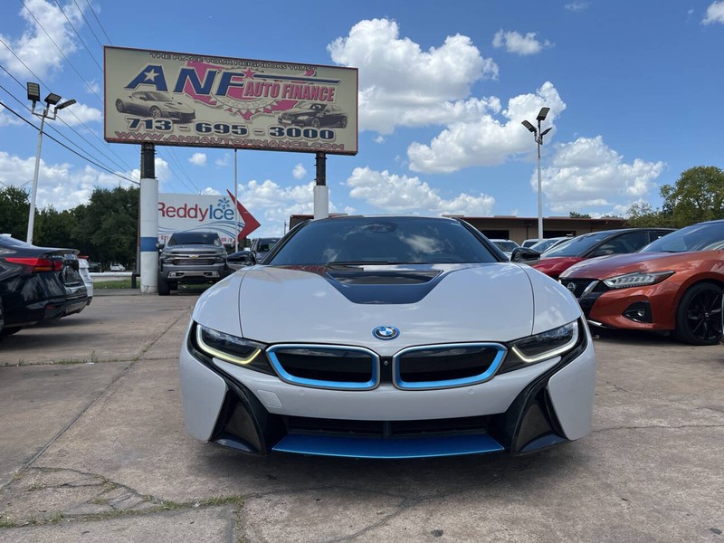 BMW i8 Vehicle Image 02