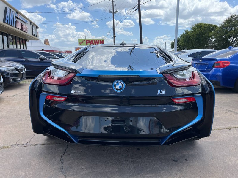 BMW i8 Vehicle Image 04