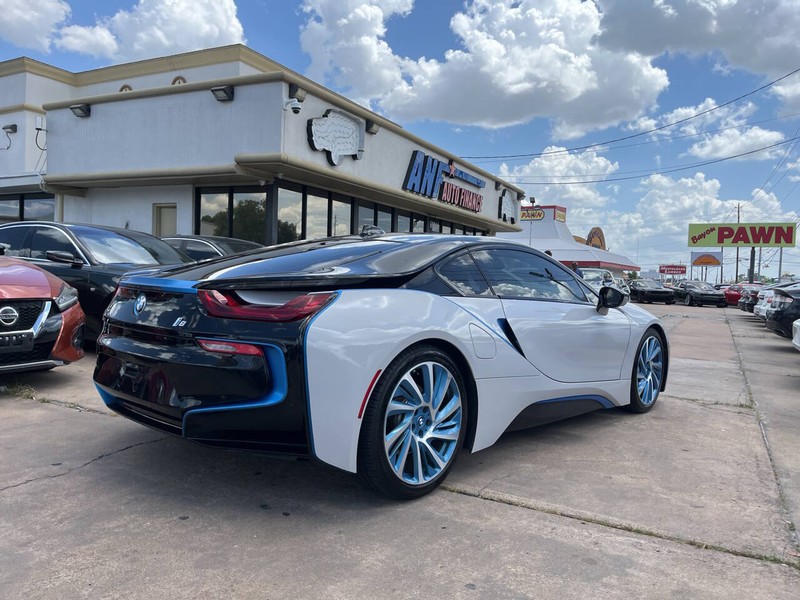 BMW i8 Vehicle Image 05