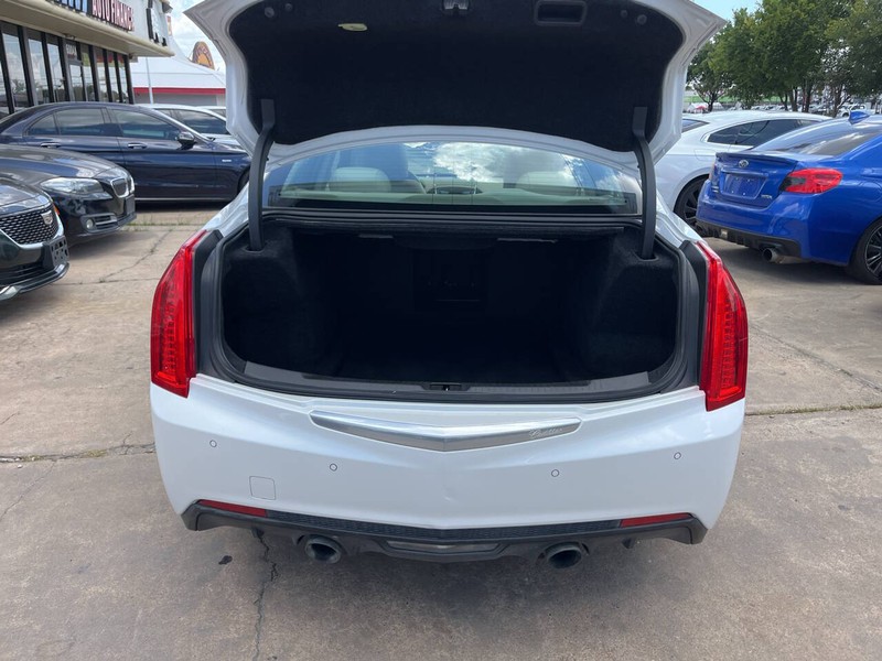 Cadillac ATS Sedan Vehicle Image 09