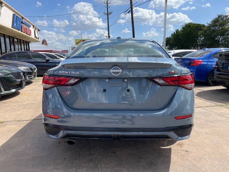 Nissan Sentra Vehicle Image 04