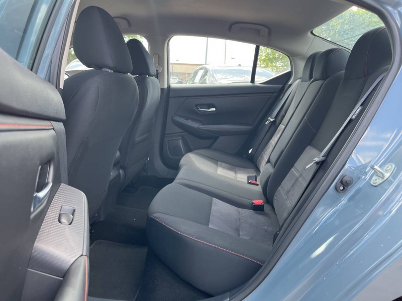 Nissan Sentra Vehicle Image 08