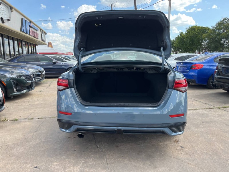 Nissan Sentra Vehicle Image 09
