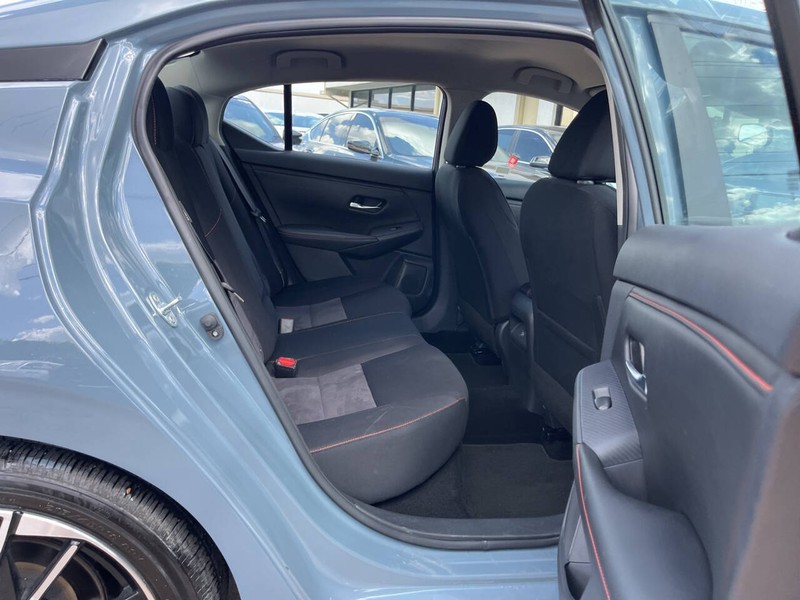 Nissan Sentra Vehicle Image 10