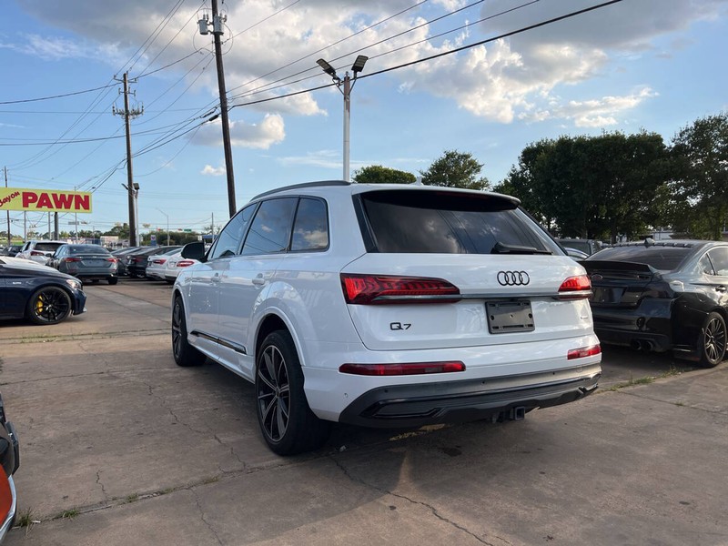 Audi Q7 Vehicle Image 03