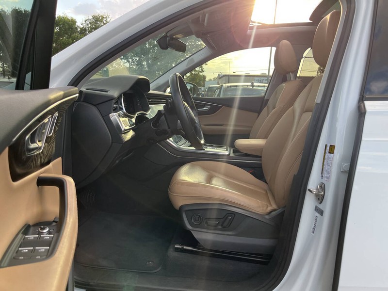 Audi Q7 Vehicle Image 07