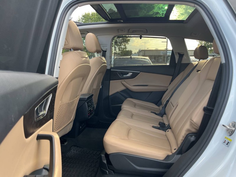 Audi Q7 Vehicle Image 08
