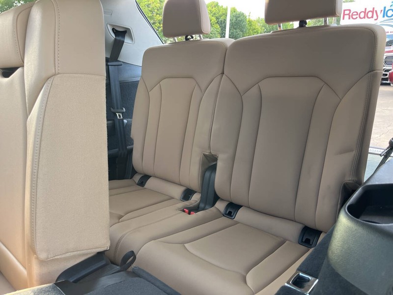Audi Q7 Vehicle Image 09