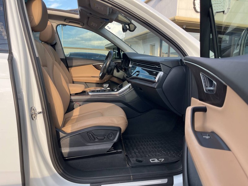 Audi Q7 Vehicle Image 13