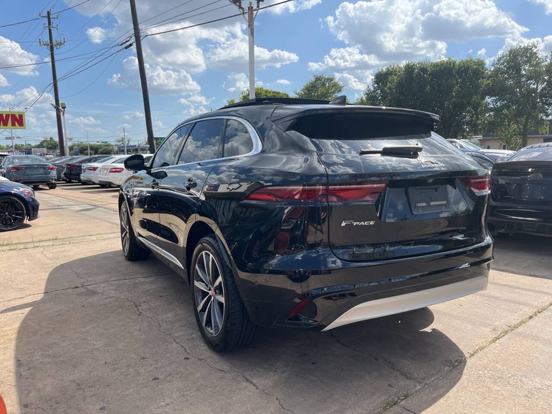 Jaguar F-PACE Vehicle Image 03