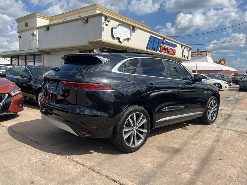 Jaguar F-PACE Vehicle Image 05