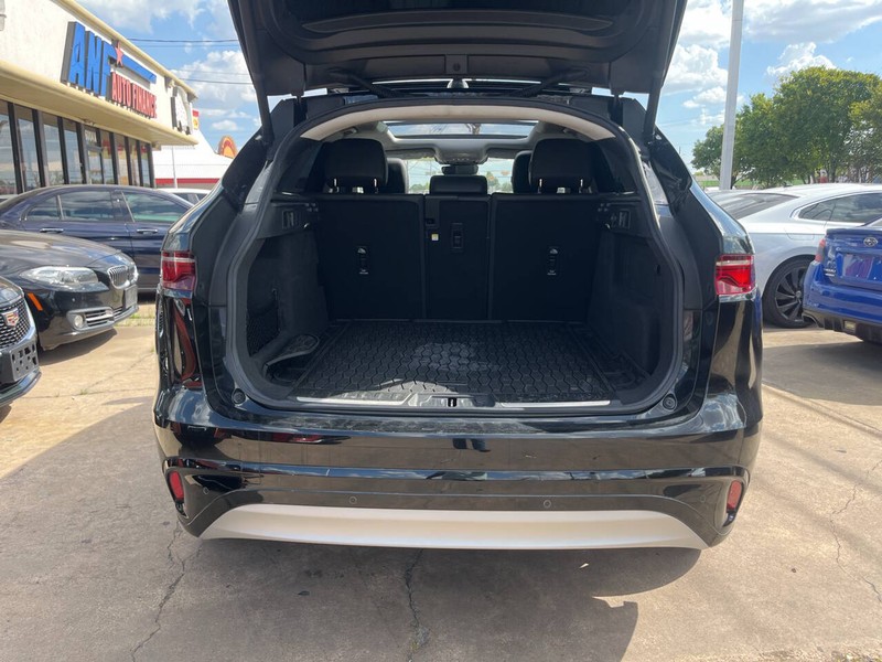 Jaguar F-PACE Vehicle Image 09