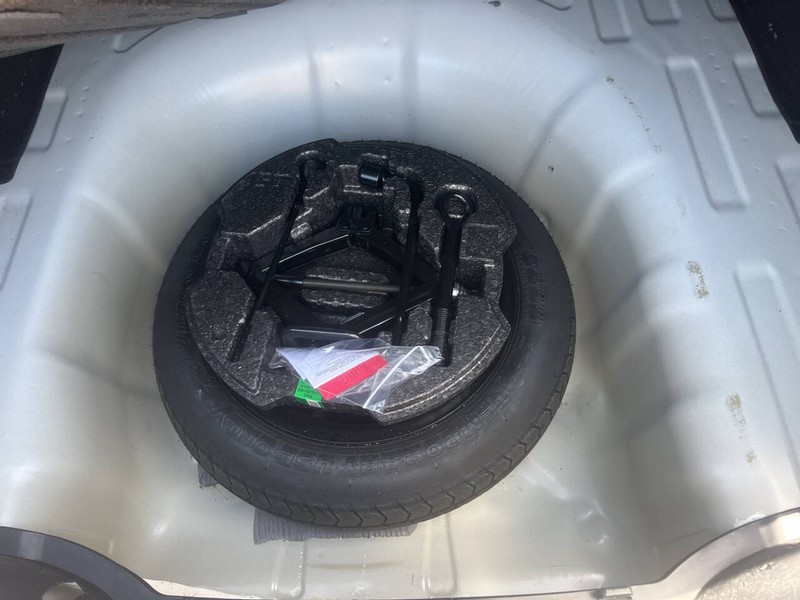 Hyundai Elantra Vehicle Image 10