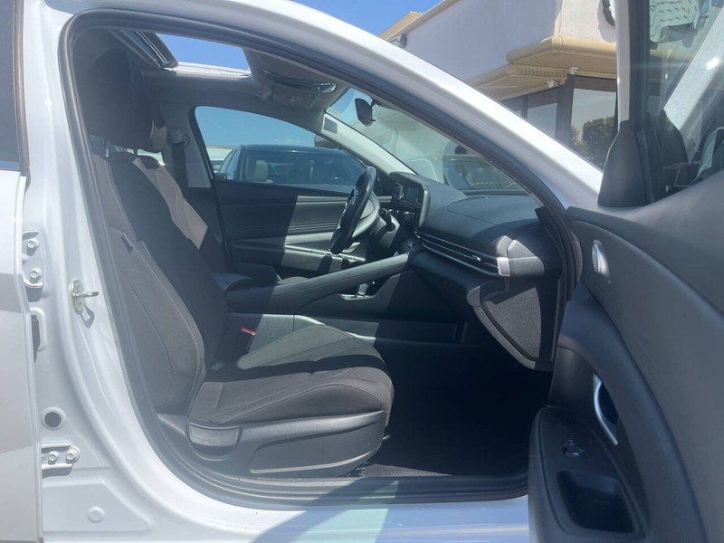 Hyundai Elantra Vehicle Image 12