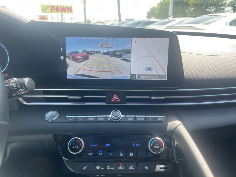 Hyundai Elantra Vehicle Image 13