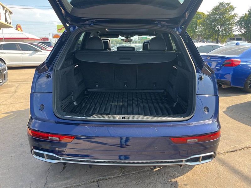 Audi SQ5 Vehicle Image 09