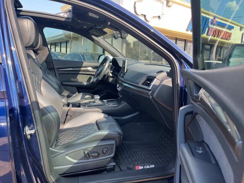 Audi SQ5 Vehicle Image 11