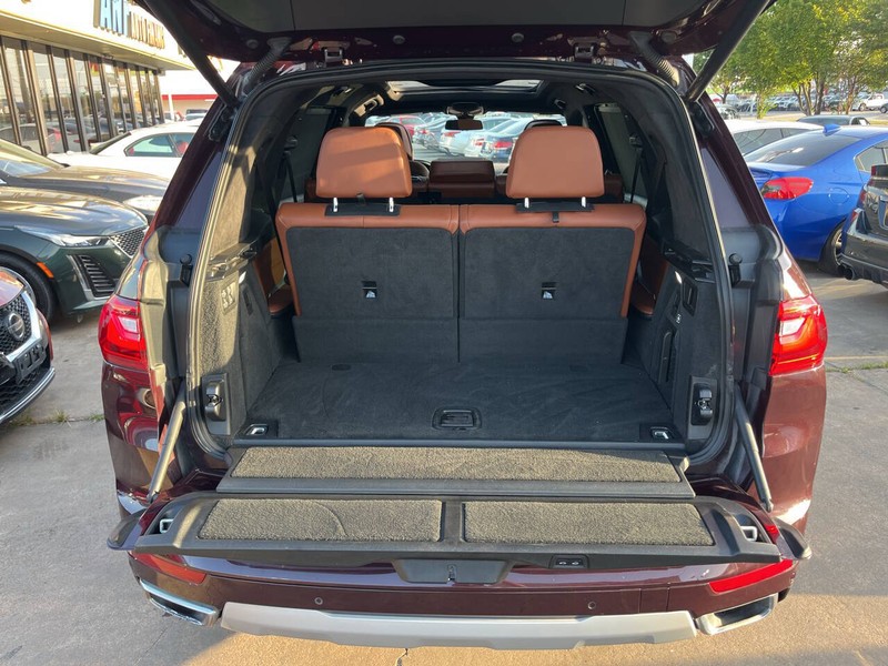 BMW X7 Vehicle Image 09