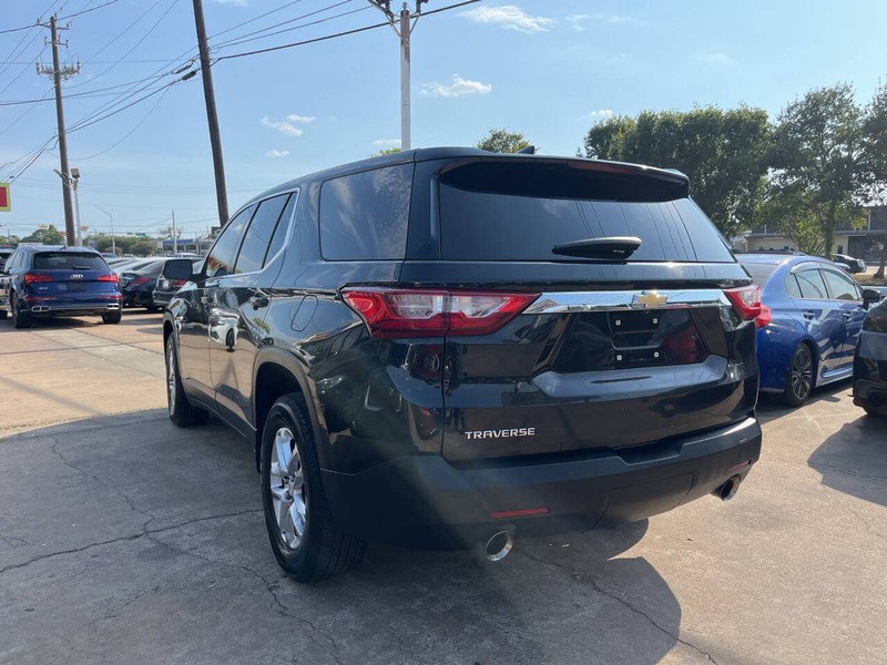 Chevrolet Traverse Vehicle Image 03