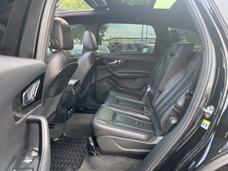 Audi Q7 Vehicle Image 08