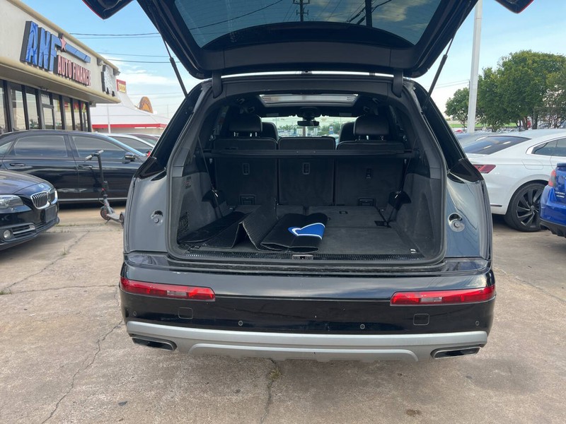 Audi Q7 Vehicle Image 09